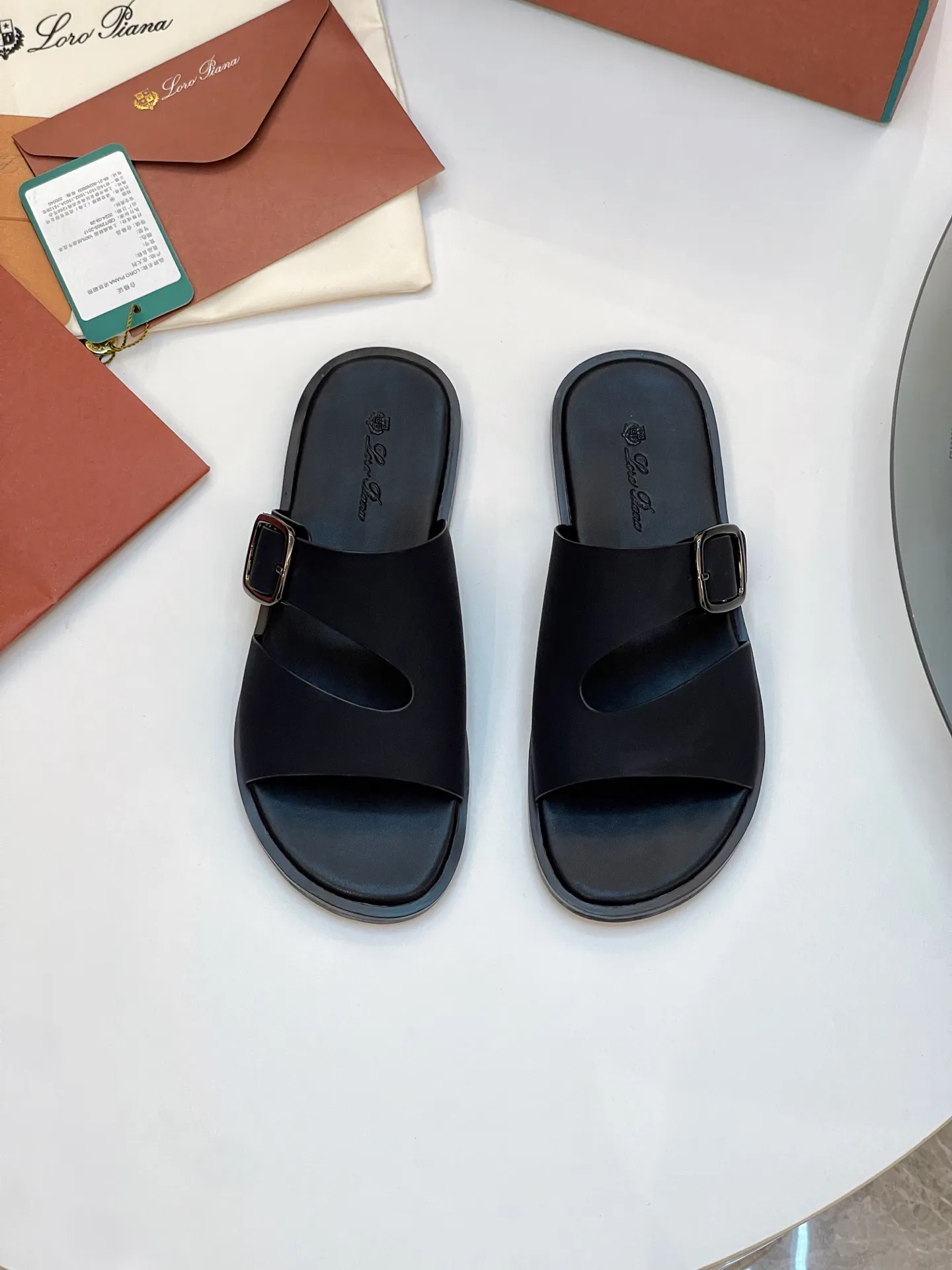 Men's shoes 💰420 Loro Piana, LP's popular spring and summer slippers are synchronized with the new counters, uppers are imported cowhide fabrics from Italy, high-quality splicing technology, soles: original soles specially provided by the original factory, exclusive molded soles are super comfortable, original factory orders, 🔍🔍high quality, you can go in and out of the counter at will, welcome to compare, code number 39-44 (order 38 45 46)